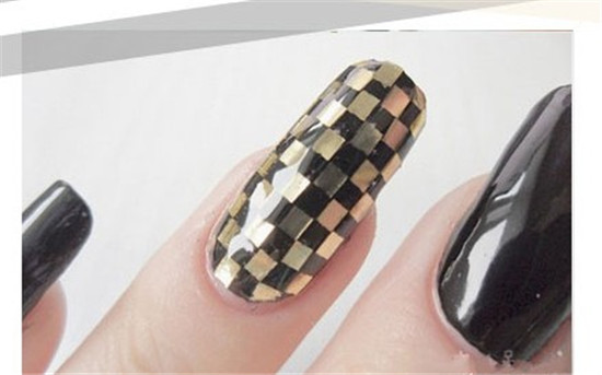  Gold foil plaid nail art tutorial