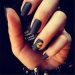 The black matte manicure is a very classic manicure style, plus a golden little hickey, a rock feel, whether it is a party or a nightclub, it will be a very attractive style.
