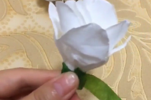 Make a rose with a piece of paper