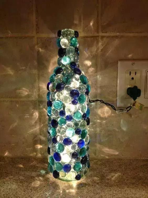 Don’t throw any more bottles and cans at home, just change them.